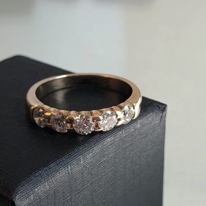 14k gold with 5 diamonds ring, size 7